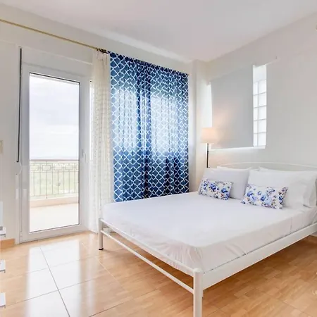 Summer Treasure 2-bdrm Maisonette In Trani Ammouda Case de vacanță