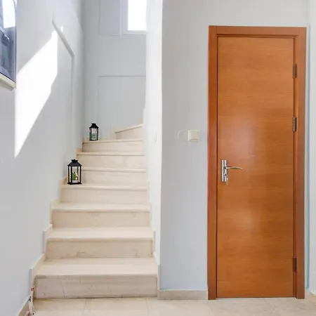 Summer Treasure 2-bdrm Maisonette In Trani Ammouda
