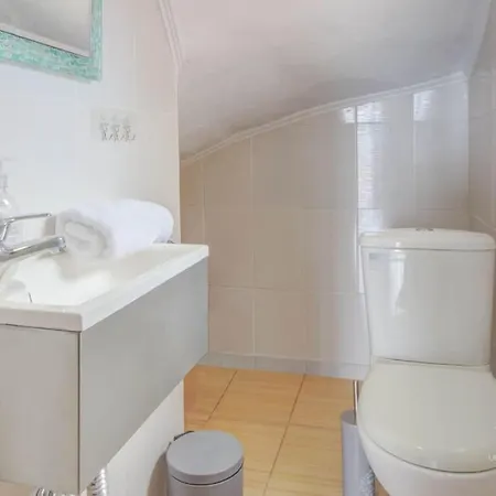 Summer Treasure 2-bdrm Maisonette In Trani Ammouda בית נופש *